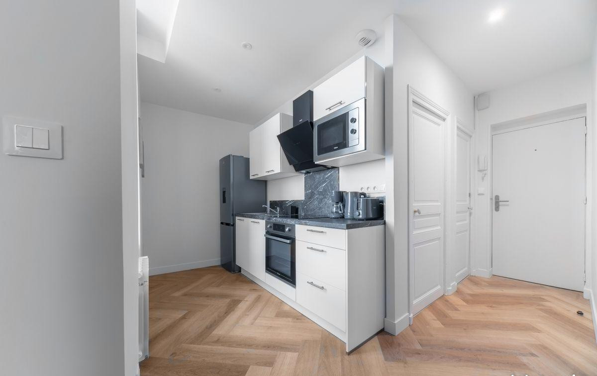 
                                                Location
                                                 Beau T2 meublé 37m²