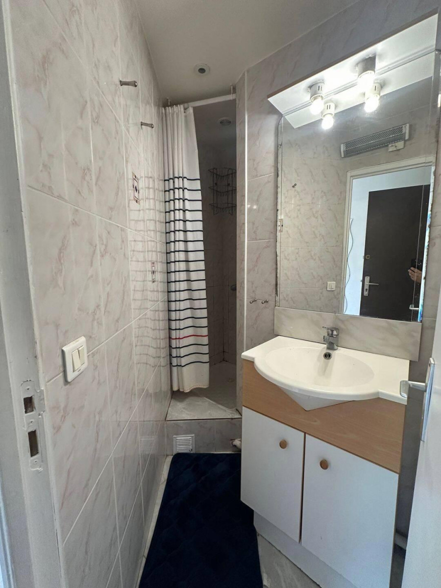 
                                                Location
                                                 Beau T2 meublé 37m² à Courbevoie La Défense