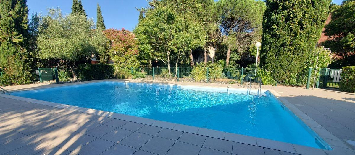 
                                                Location
                                                 Beau T2 meublé 38m² avec balcon et accès piscine