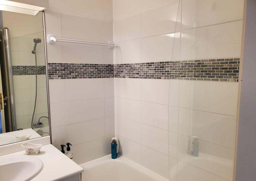 
                                                Location
                                                 Beau T2 meublé 38m² avec balcon et accès piscine