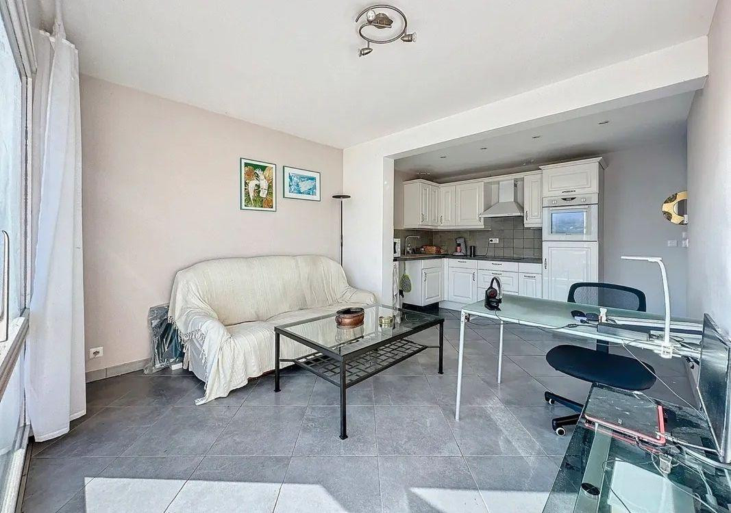 
                                                Location
                                                 Beau T2 meublé 38m² exposé sud