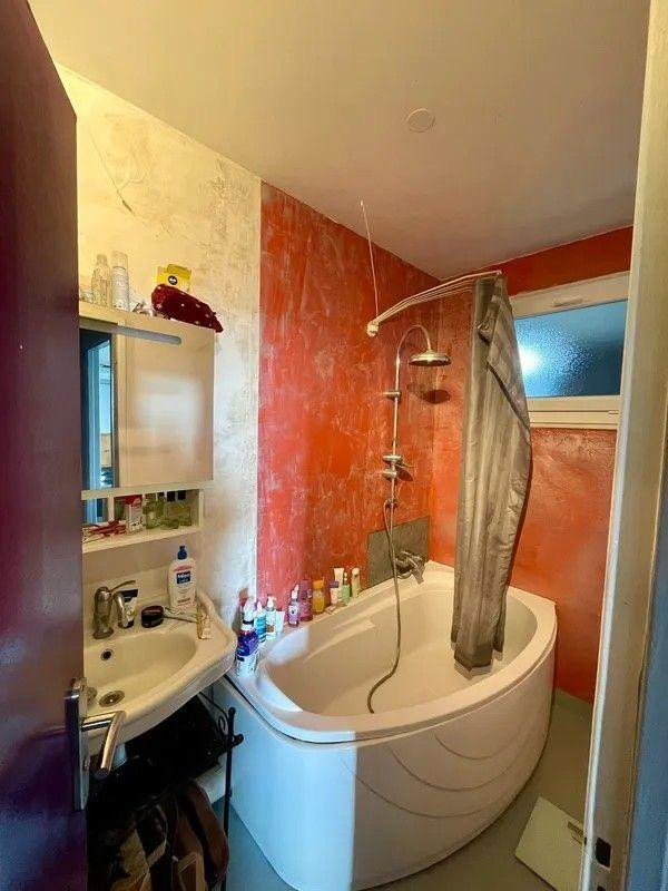 
                                                Location
                                                 Beau T2 meublé 38m² toutes charges comprises