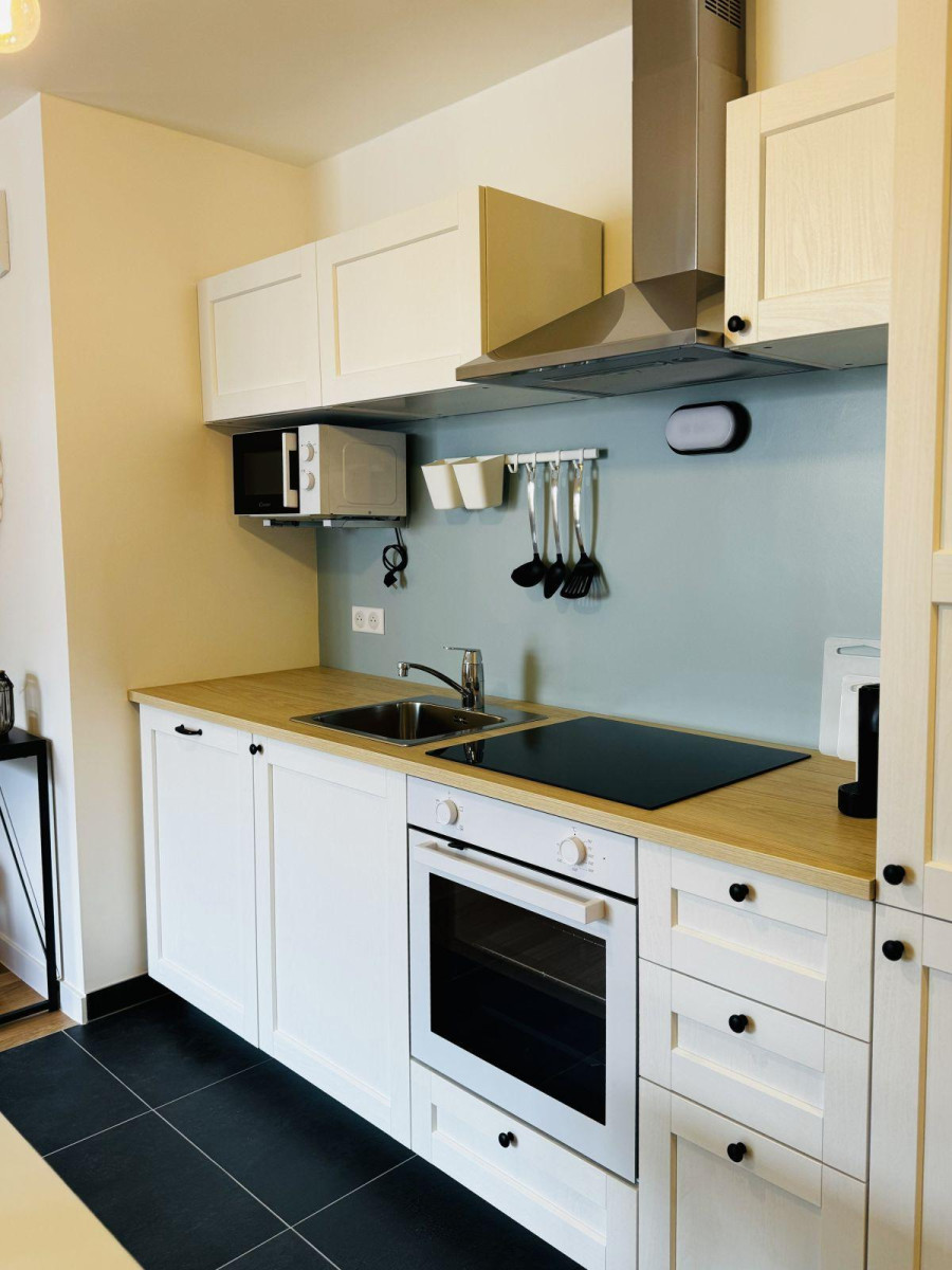 
                                                Location
                                                 Beau T2 meublé 40m² avec terrasse et parking