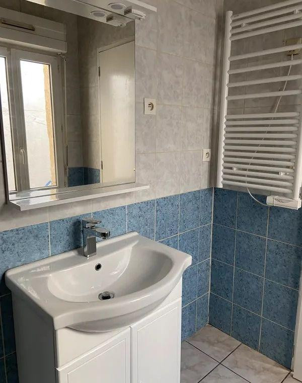 
                                                Location
                                                 Beau T2 meublé 40m² bien isolé quartier tranquille