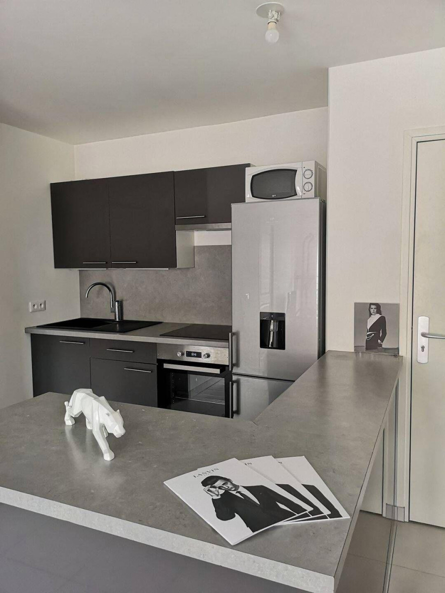 
                                                Location
                                                 Beau T2 meublé 41m²