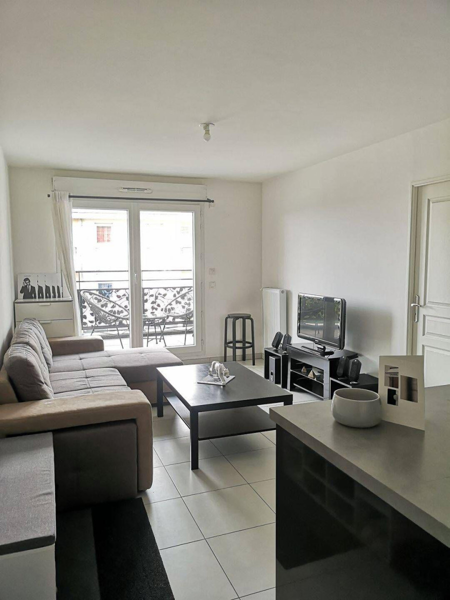 
                                                Location
                                                 Beau T2 meublé 41m²