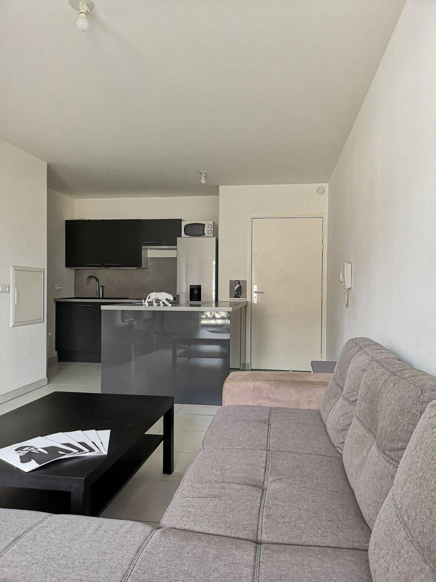 
                                                Location
                                                 Beau T2 meublé 41m²