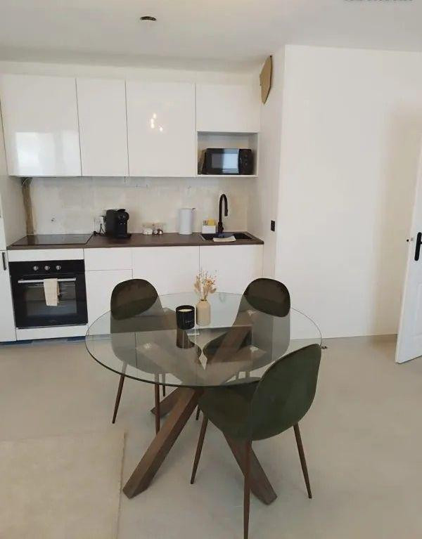 
                                                Location
                                                 Beau T2 meublé 42m² cœur prado au calme