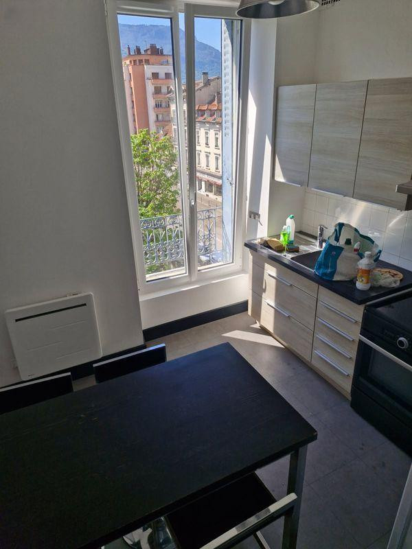 
                                                Location
                                                 Beau T2 meublé 42m² rénové et clair