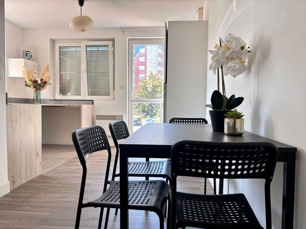 
                                                Location
                                                 Beau T2 meublé 43m² au calme