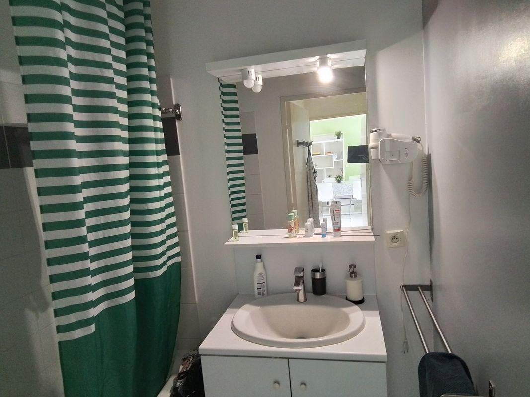 
                                                Location
                                                 Beau T2 meublé 44 m²
