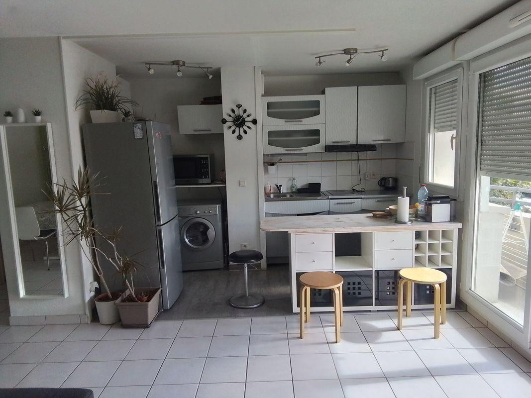 
                                                Location
                                                 Beau T2 meublé 44 m²