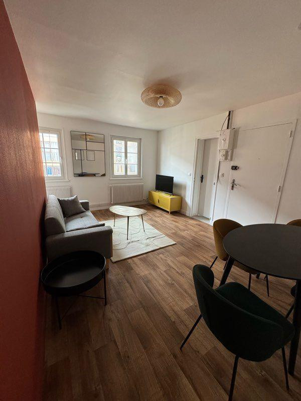 
                                                Location
                                                 Beau T2 meublé 44m² proche CHU