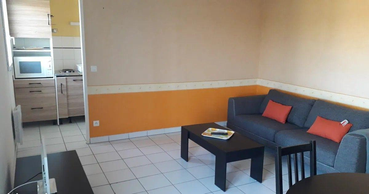 
                                                Location
                                                 Beau T2 meublé 45m²