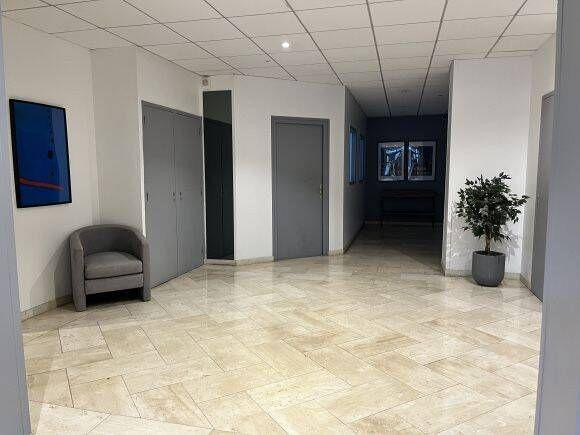 
                                                Location
                                                 Beau T2 meublé 45m² Jomayere/Bellevue