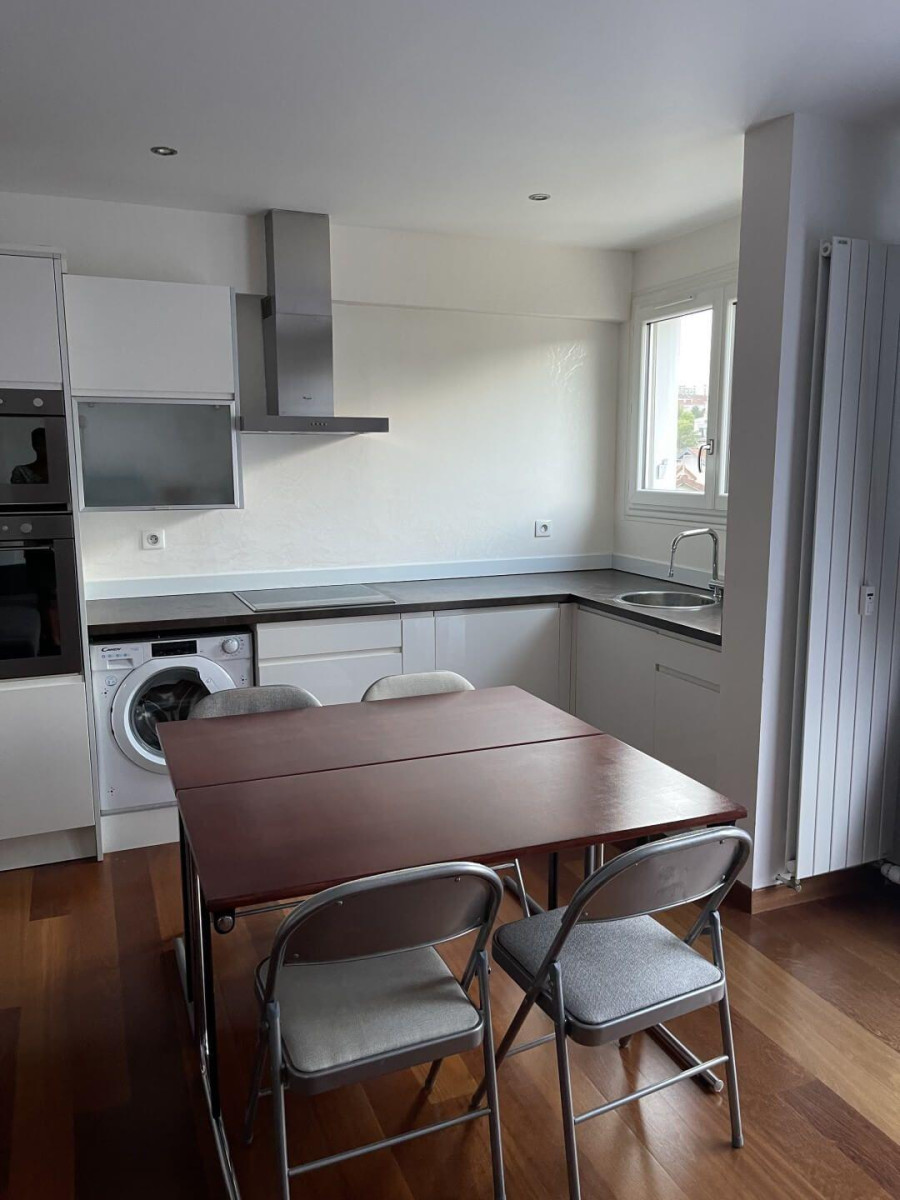 
                                                Location
                                                 Beau T2 meublé 45m² lumineux et refait à neuf