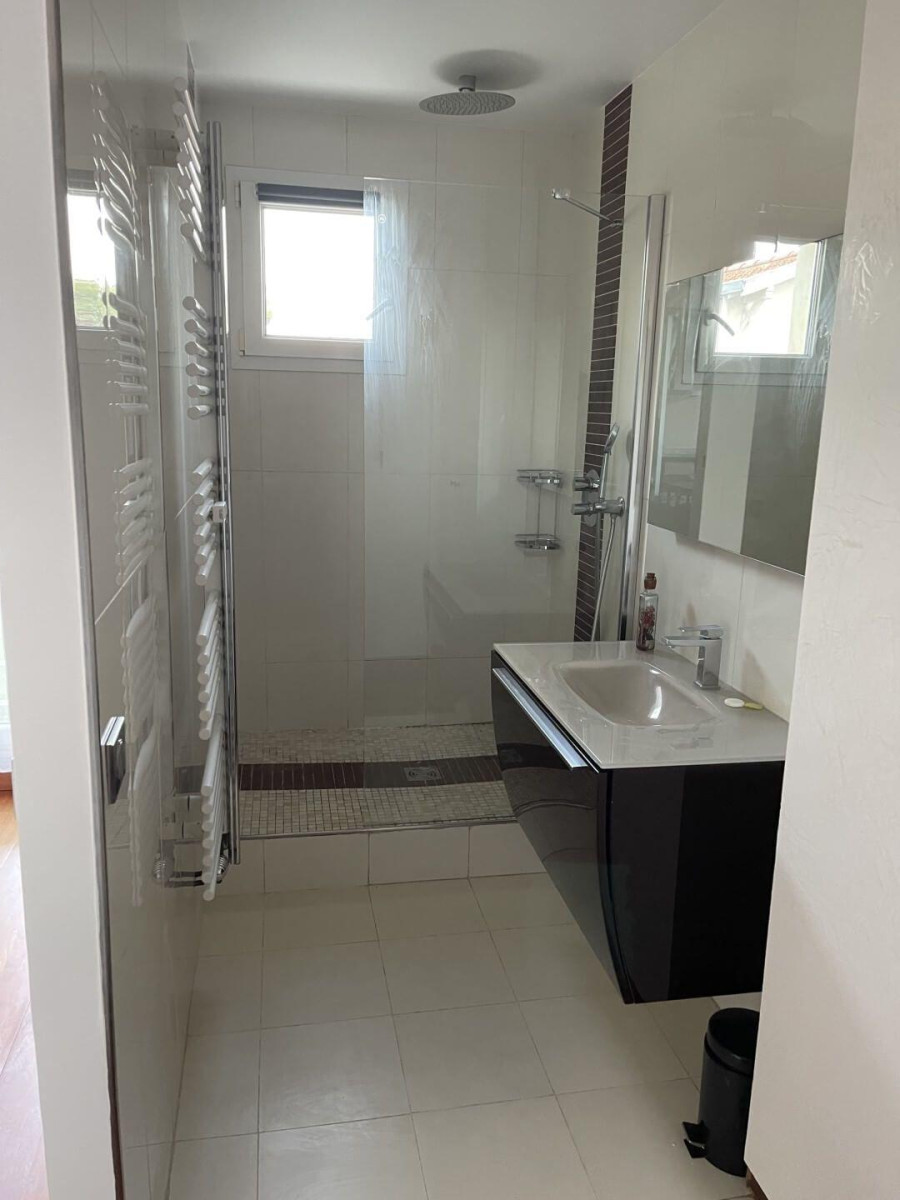 
                                                Location
                                                 Beau T2 meublé 45m² lumineux et refait à neuf