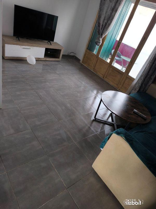
                                                Location
                                                 Beau T2 meublé 45m² rénové et tout équipé