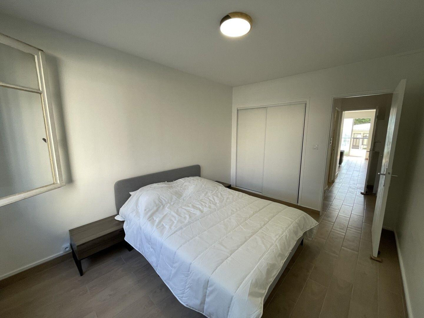 
                                                Location
                                                 Beau T2 meublé 45m² rénové La Capelette