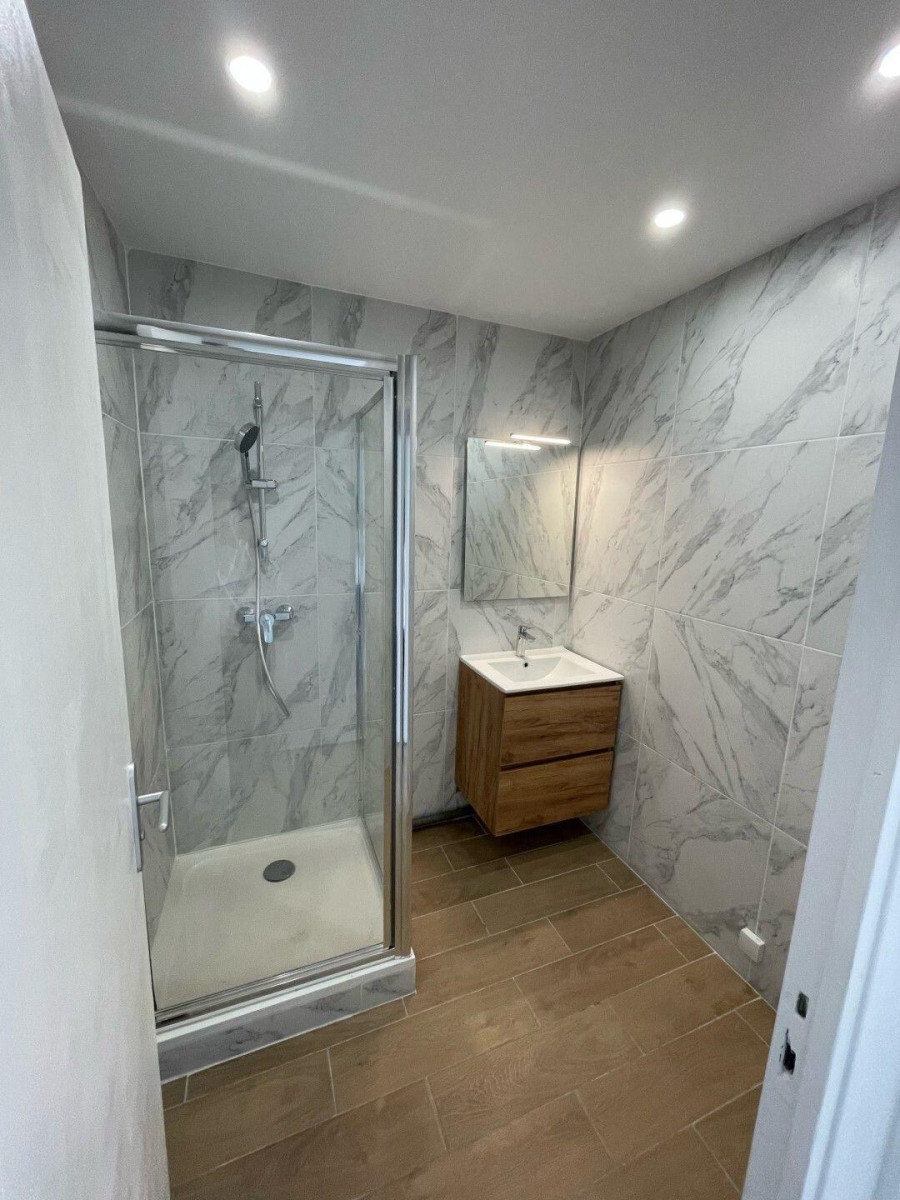 
                                                Location
                                                 Beau T2 meublé 45m² rénové La Capelette