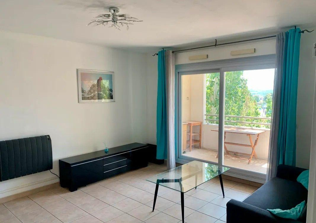 
                                                Location
                                                 Beau T2 meublé 46m² refait à neuf avec 2 terrasses