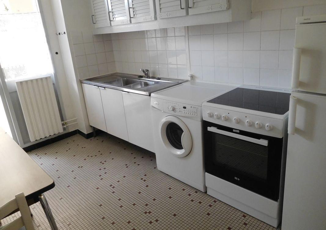 
                                                Location
                                                 Beau T2 meublé 47m² à Saint Genis Laval au calme