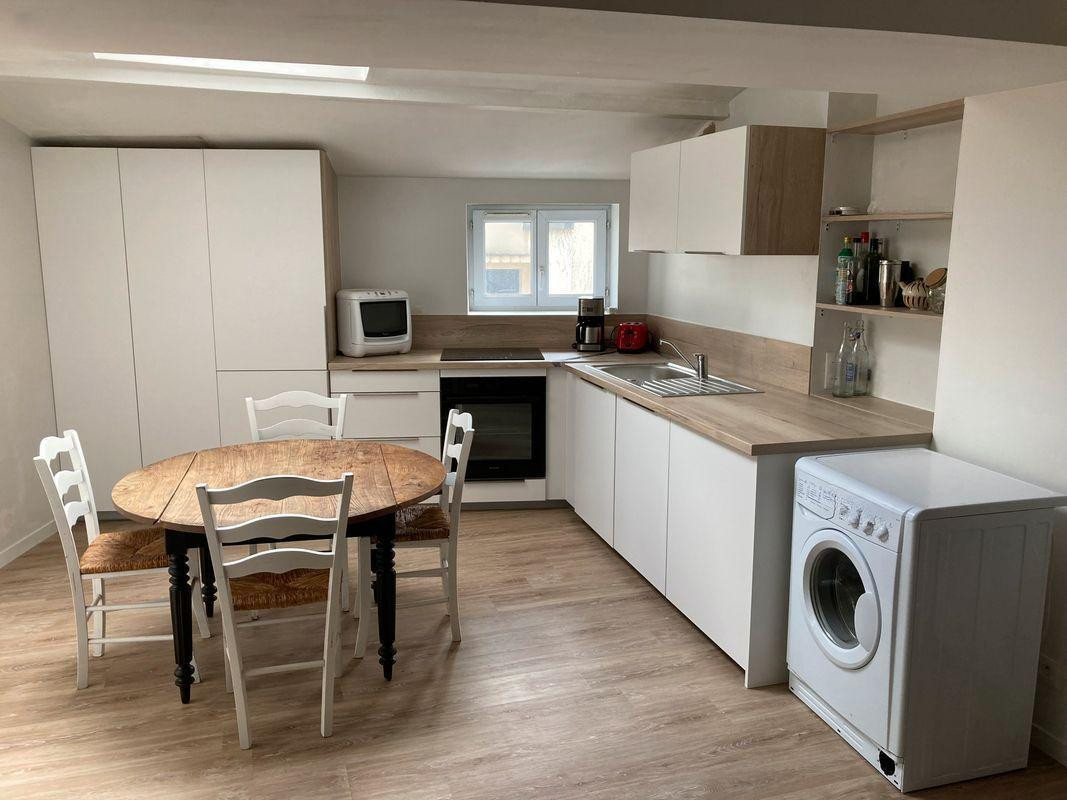 
                                                Location
                                                 Beau T2 meublé 47m² avec cour privée 40m²