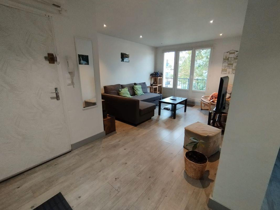 
                                                Location
                                                 Beau T2 meublé 47m²  Balcon, Parking
