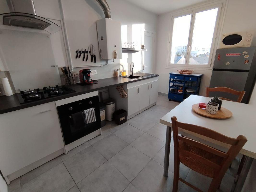 
                                                Location
                                                 Beau T2 meublé 47m²  Balcon, Parking