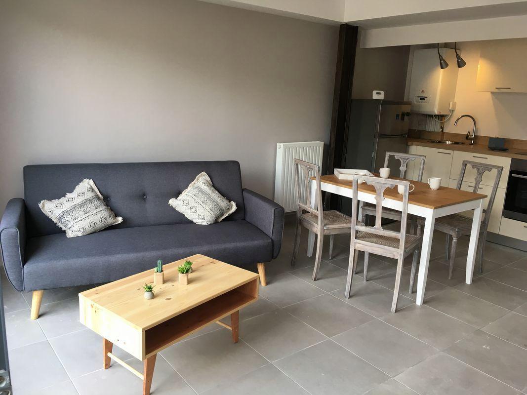 
                                                Location
                                                 Beau T2 meublé 48m² avec terrasse privée