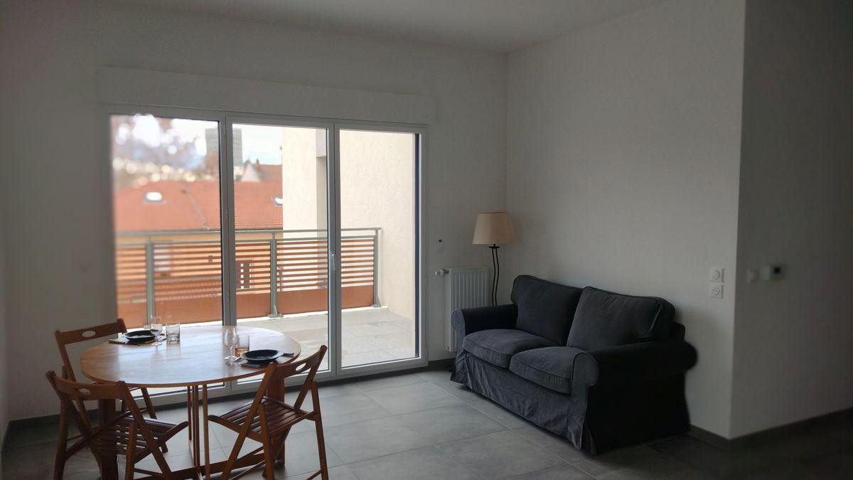 
                                                Location
                                                 Beau T2 meublé 49m² avec balcon 8m²