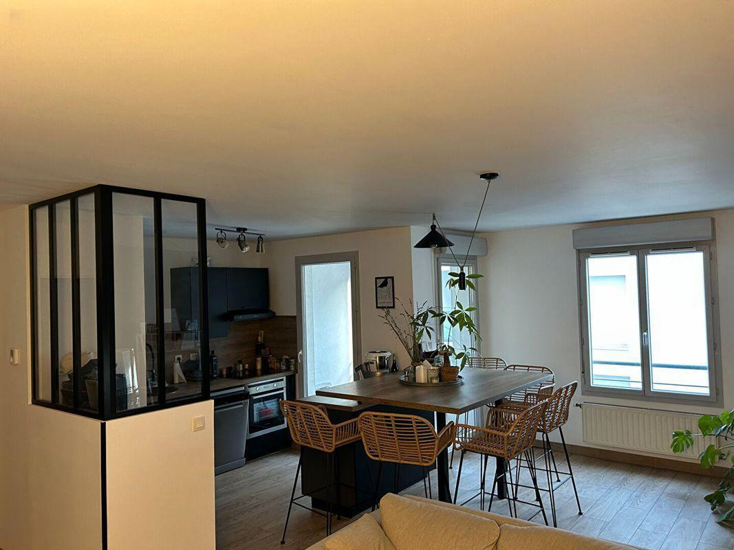 
                                                Location
                                                 Beau T2 meublé 49m² lumineux avec loggia et garage