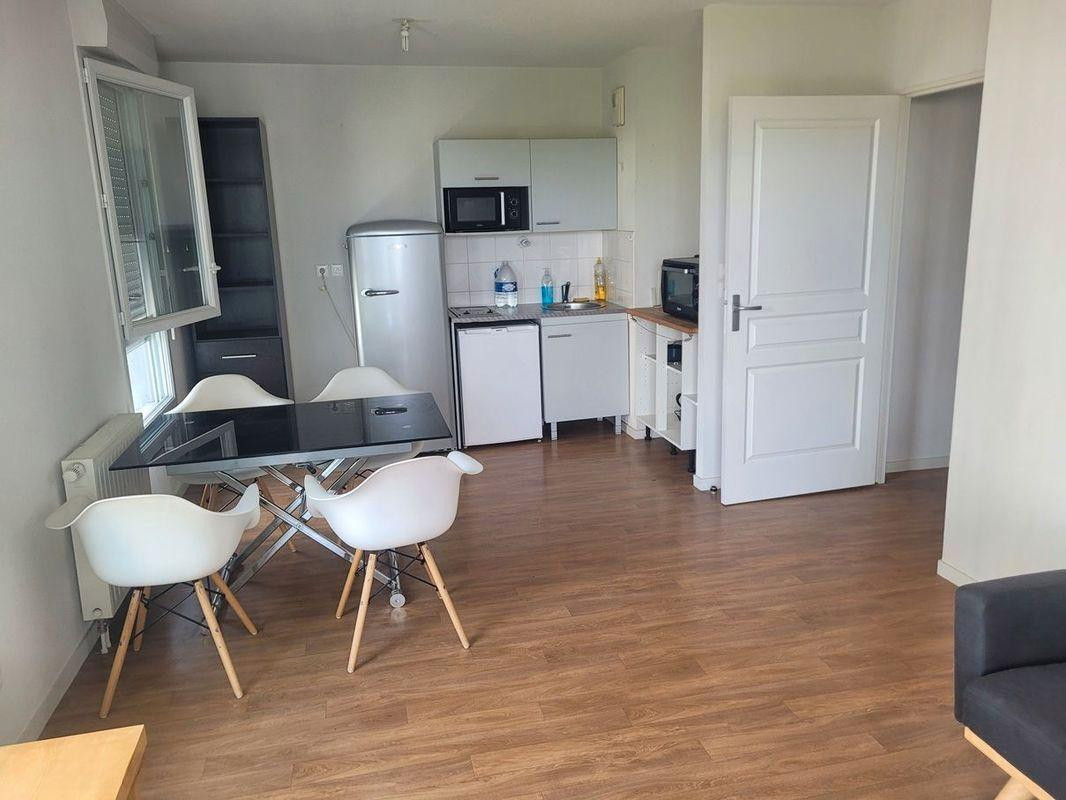 
                                                Location
                                                 Beau T2 meublé 50 m² avec balcon