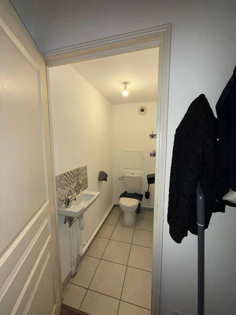 
                                                Location
                                                 Beau T2 meublé 50m² + garage + cave