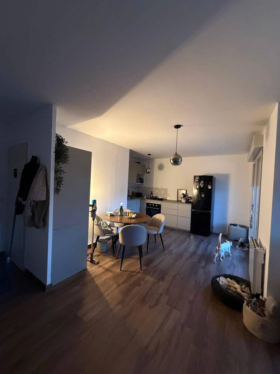 
                                                Location
                                                 Beau T2 meublé 50m² + garage + cave