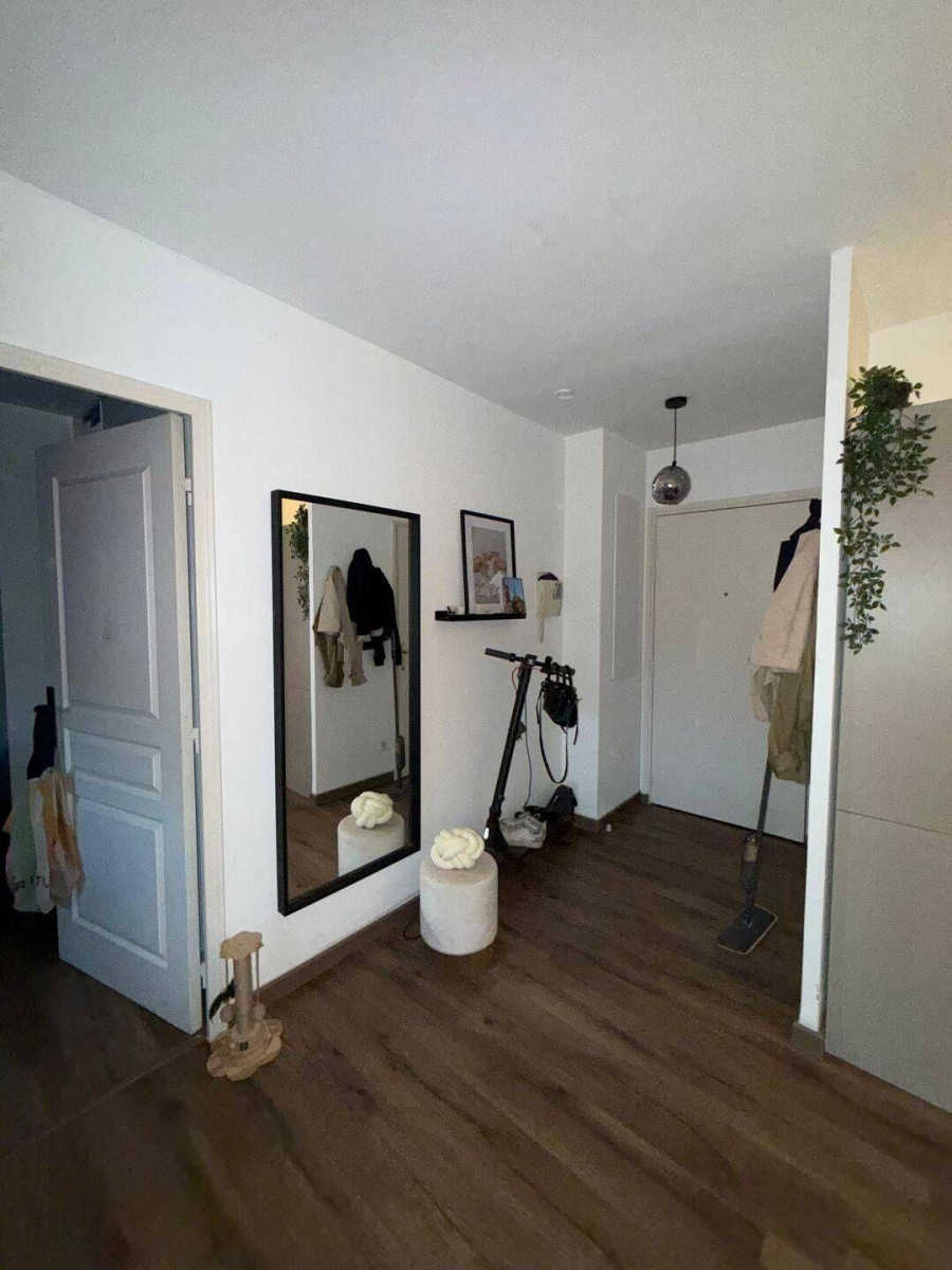 
                                                Location
                                                 Beau T2 meublé 50m² + garage + cave
