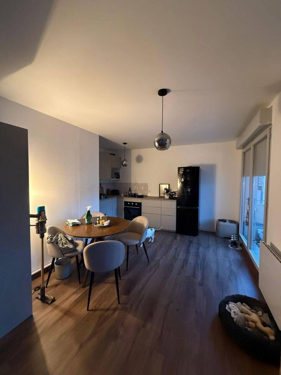 
                                                Location
                                                 Beau T2 meublé 50m² + garage + cave