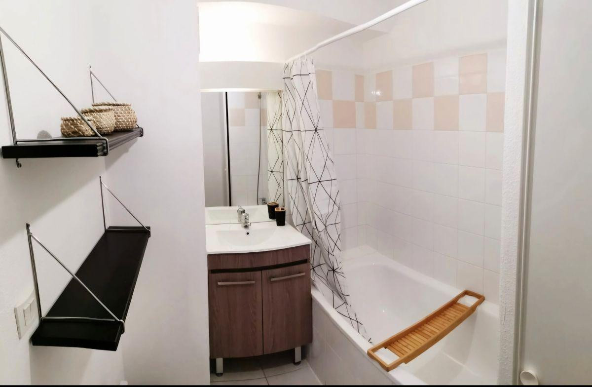 
                                                Location
                                                 Beau T2 meublé 50m2 dans résidence sécurisée