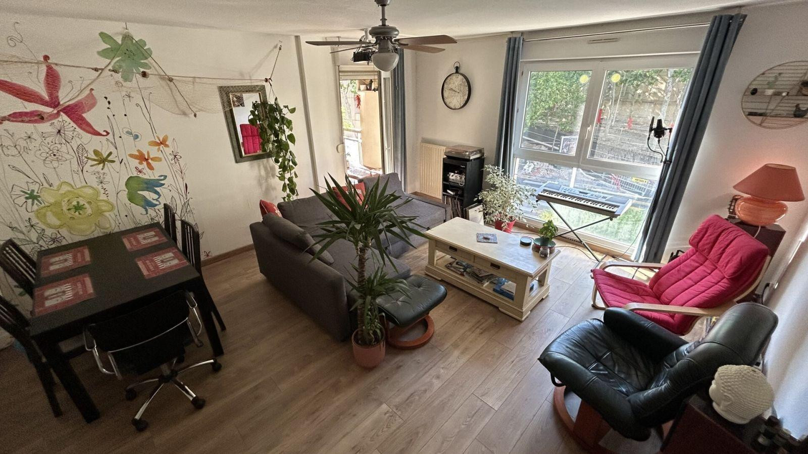 
                                                Location
                                                 Beau T2 meublé 52 m² + terrasse + en bail mobilité