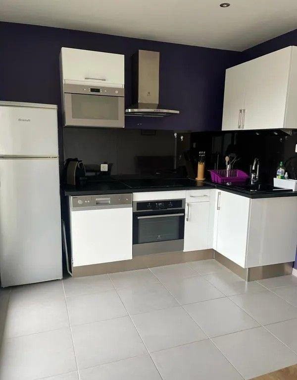 
                                                Location
                                                 Beau T2 meublé 53m² avec terrasse 17m² + garage