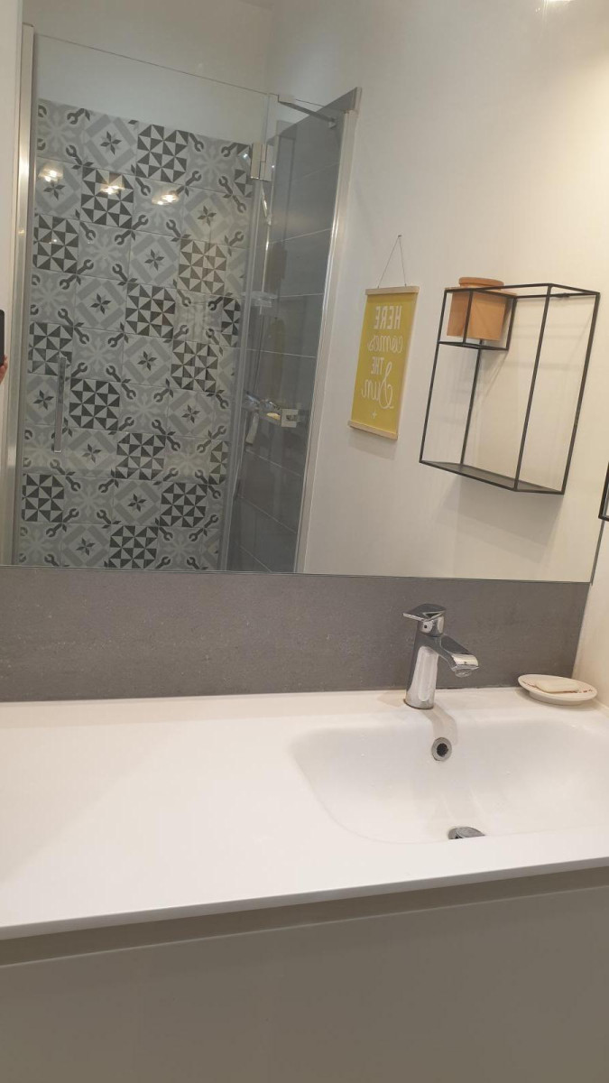 
                                                Location
                                                 Beau T2 meublé 64m² lumineux et traversant