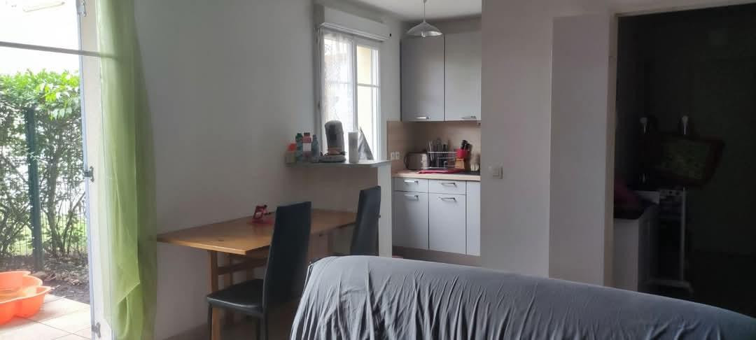
                                                Location
                                                 BEAU T2 MEUBLÉ