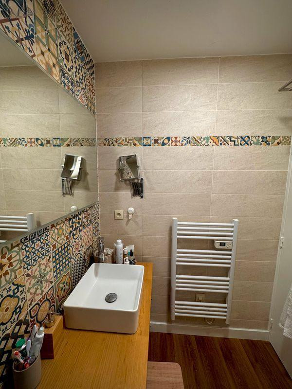 
                                                Location
                                                 Beau T2 meublé avec balcon, parking privé – Centre