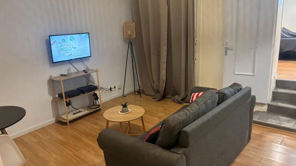 
                                                Location
                                                 Beau T2 meublé avec parking