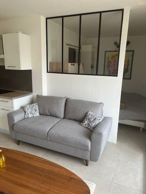 
                                                Location
                                                 Beau T2 meublé de 25 m²  Résidence de Luxe