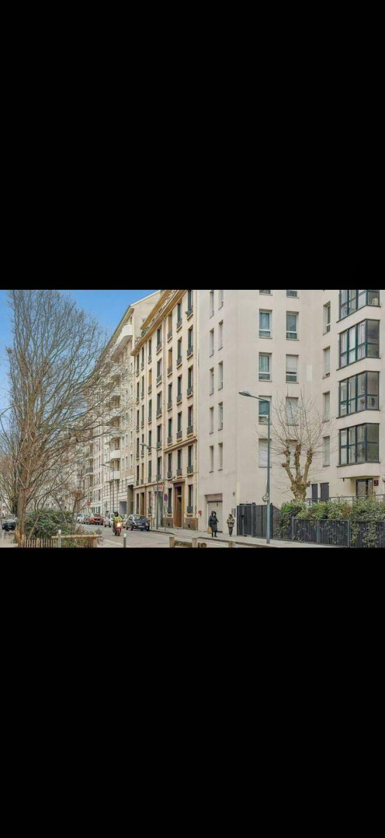
                                                Location
                                                 Beau T2 meublé de 35m² récemment rénové