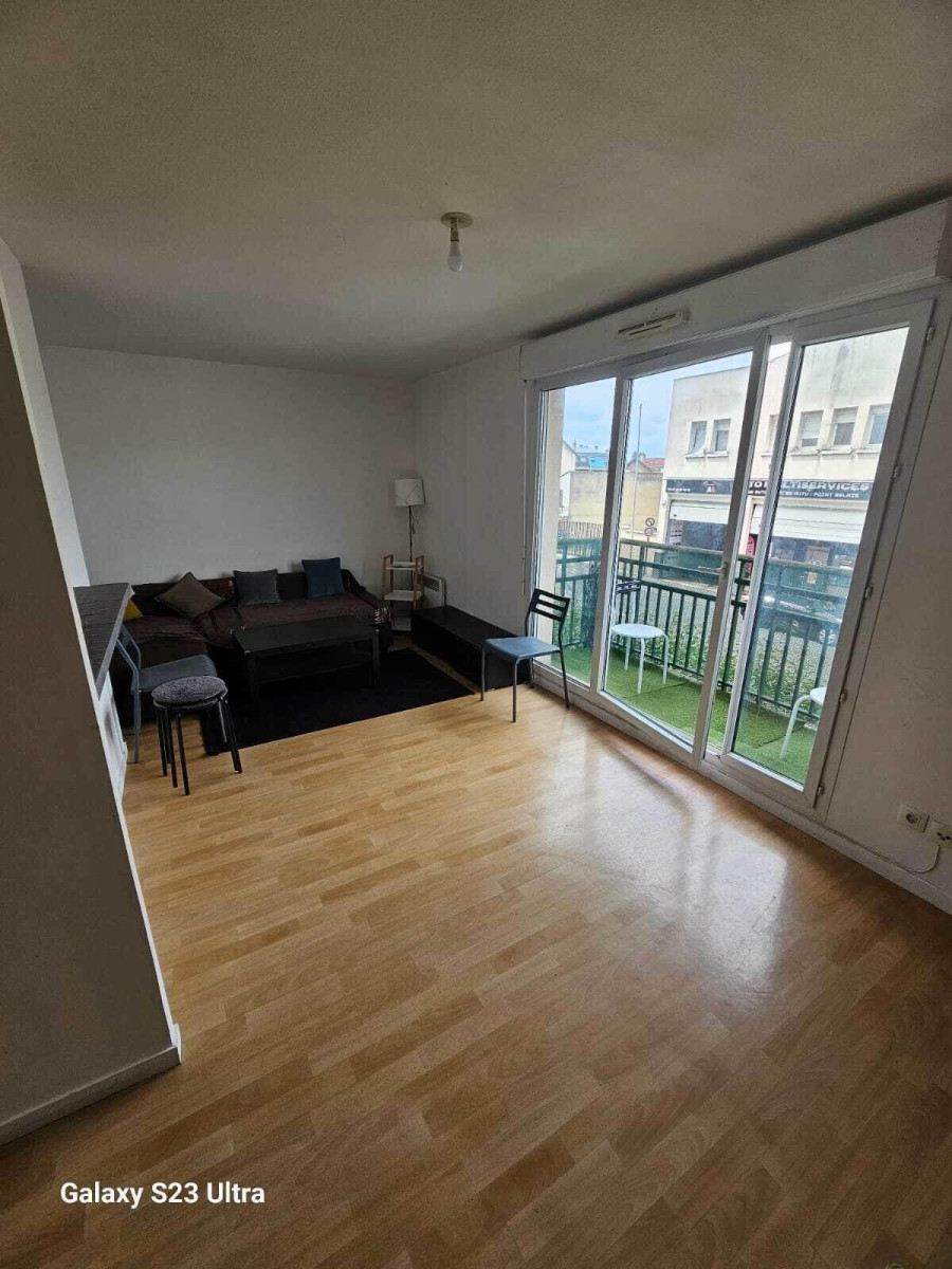 
                                                Location
                                                 Beau T2 meublé de 42m²