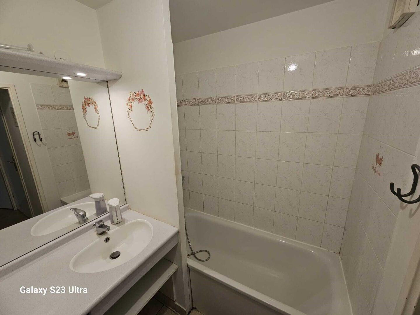 
                                                Location
                                                 Beau T2 meublé de 42m²