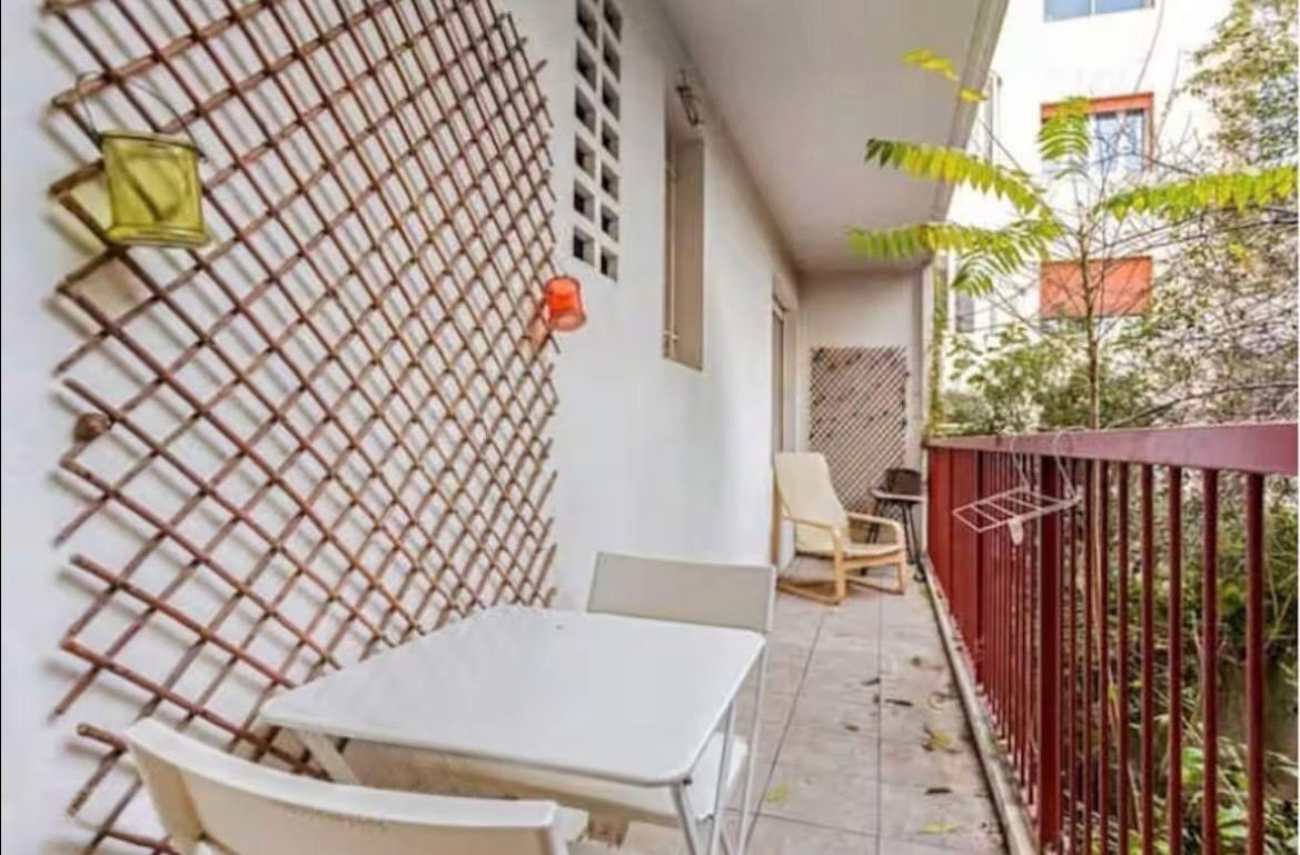 
                                                Location
                                                 Beau T2 meublé entre St Victor et 4 septembre