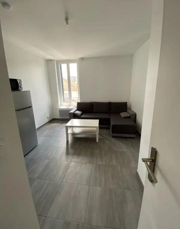 
                                                Location
                                                 Beau T2 meublé et lumineux à BRON refait à neuf